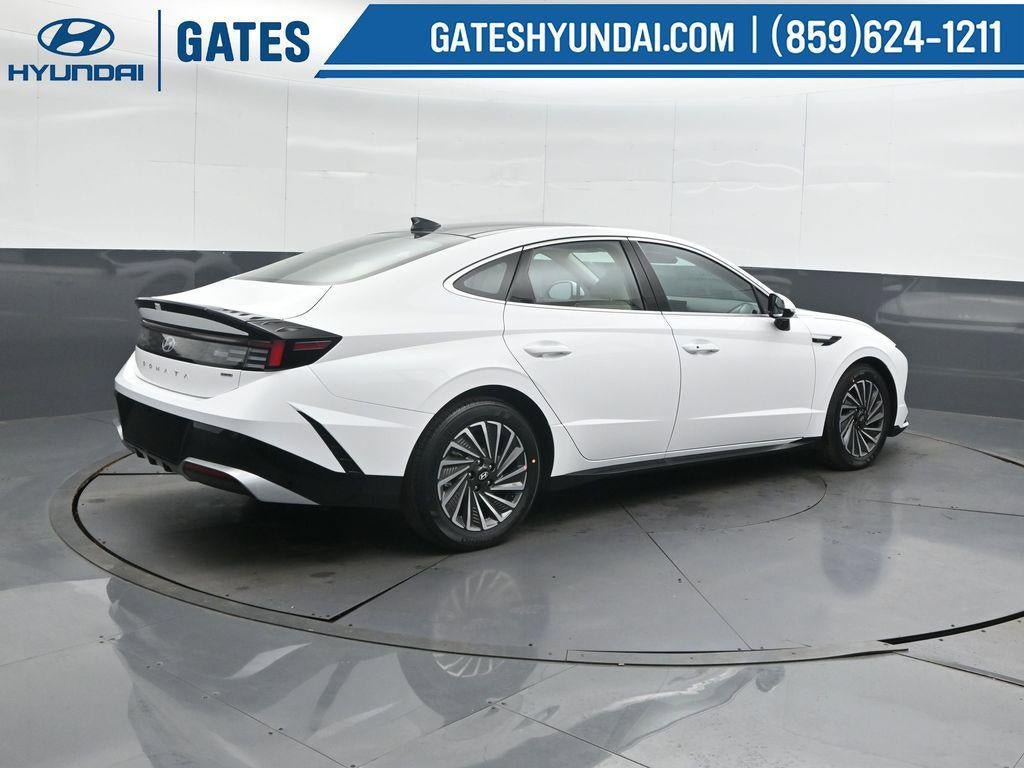 New 2026 Hyundai Sonata SEL FWD image 2