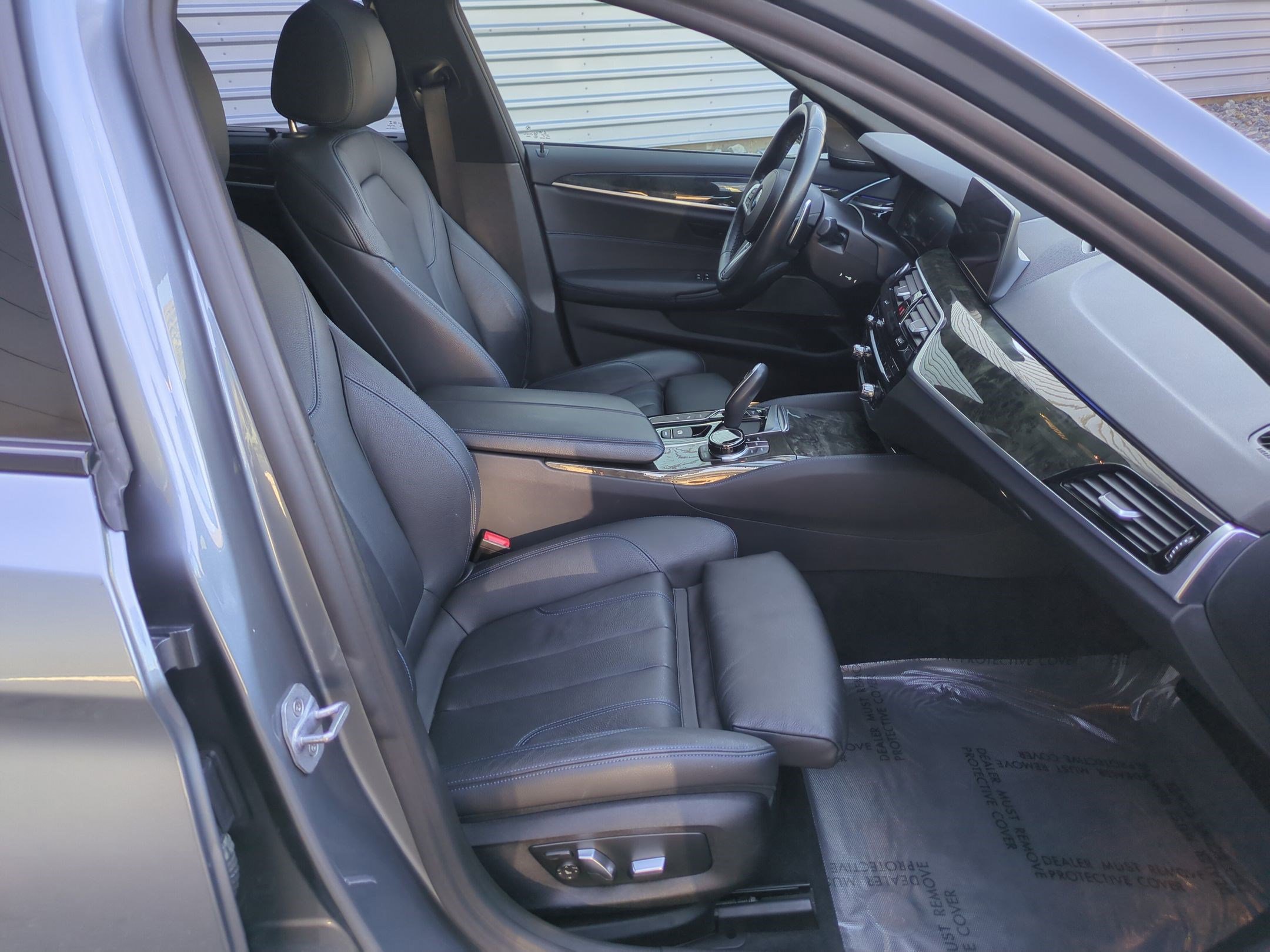Used 2019 BMW 530e xDrive w/ M Sport Package image 32