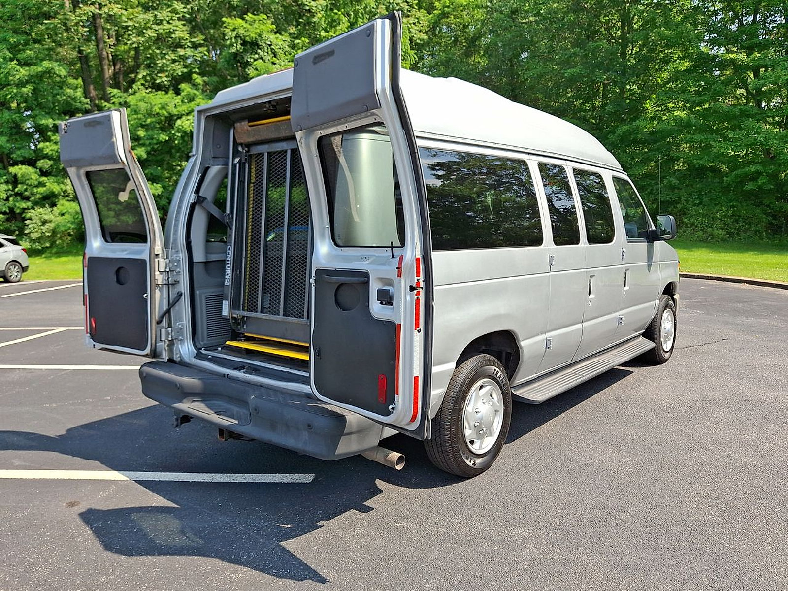 Used 2011 Ford E-350 and Econoline 350 XL w/ PWR Windows & Locks Group RWD image 30