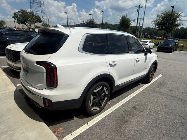 Used 2024 Kia Telluride EX w/ EX Captain's Chair Package FWD image 5