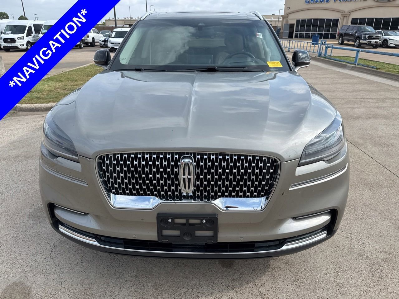 Used 2023 Lincoln Aviator Reserve w/ Equipment Group 201A AWD/4WD image 2