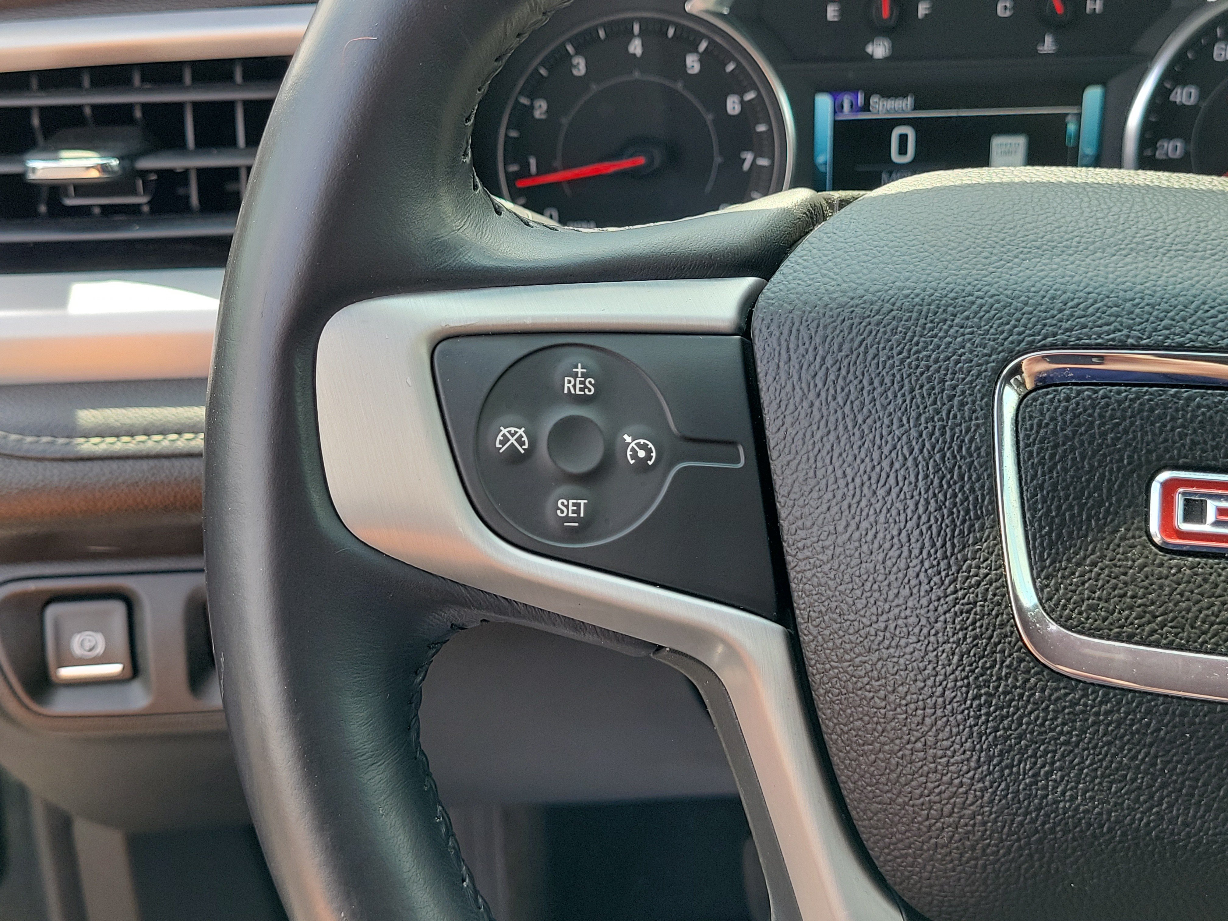 Used 2018 GMC Acadia SLT FWD image 22