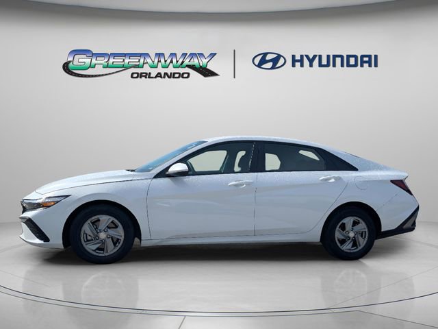 Used 2024 Hyundai Elantra SE FWD image 5