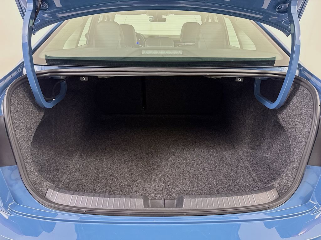 Used 2025 Volkswagen Jetta SE image 24