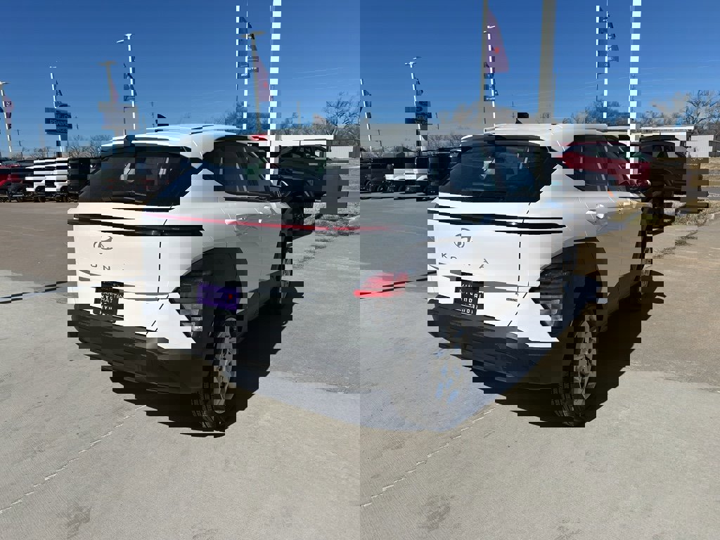 New 2026 Hyundai Kona SE image 5