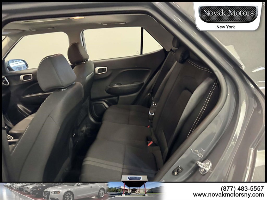 Used 2025 Hyundai Venue SEL image 11