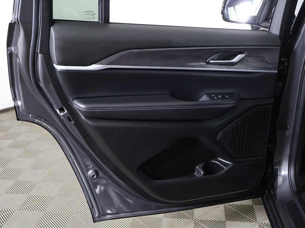 Used 2023 Jeep Grand Cherokee L Limited image 27