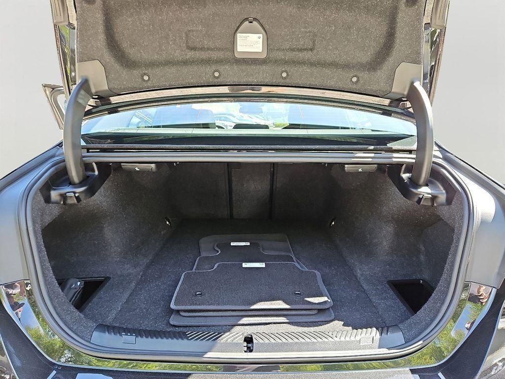 Used 2025 BMW i5 xDrive40 image 28