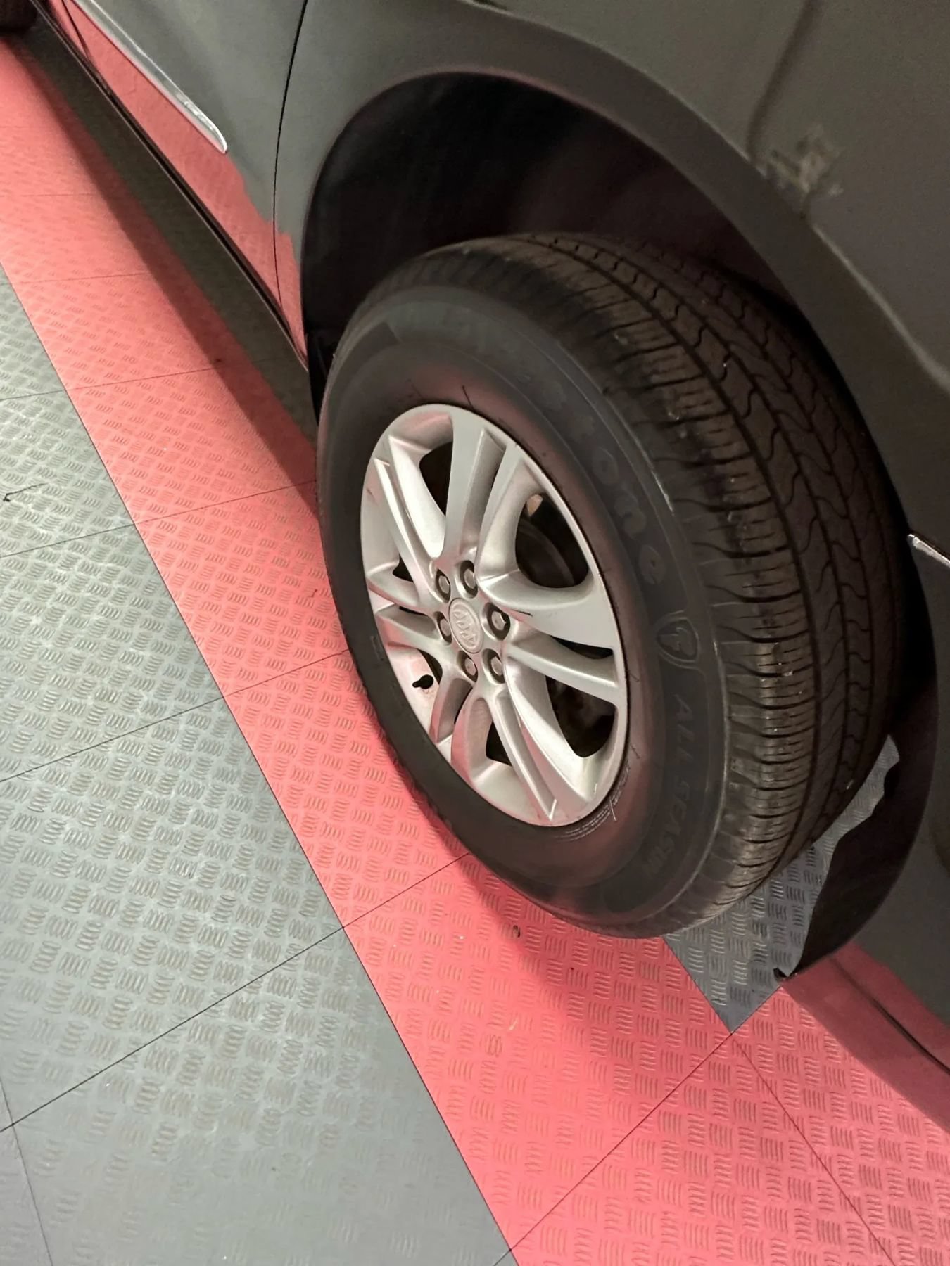 Used 2018 Buick Enclave Essence FWD image 37