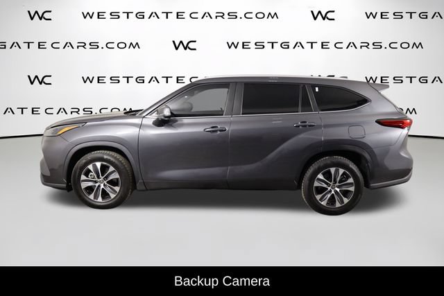 Used 2023 Toyota Highlander XLE FWD image 5