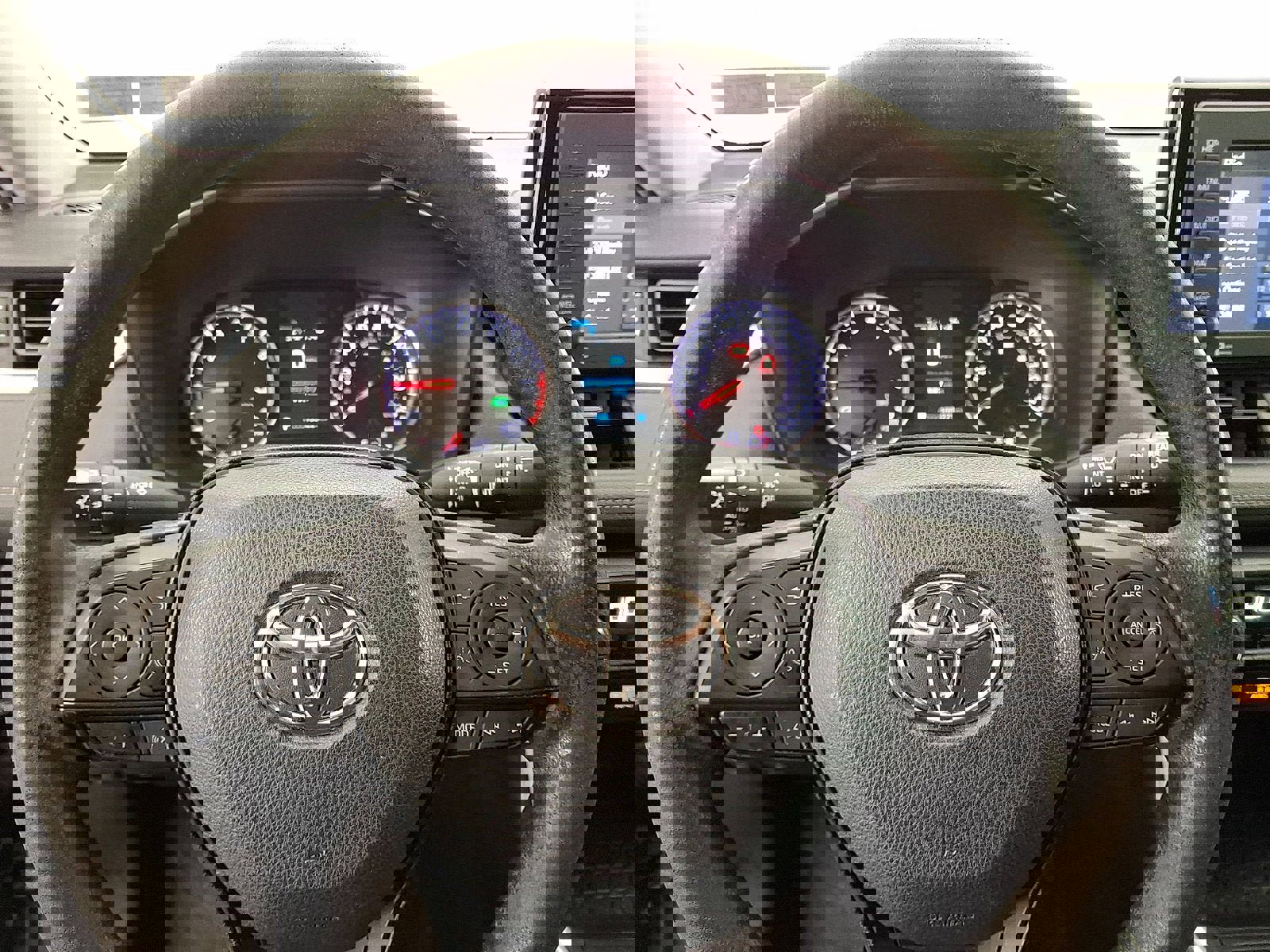 Used 2020 Toyota RAV4 XLE image 16