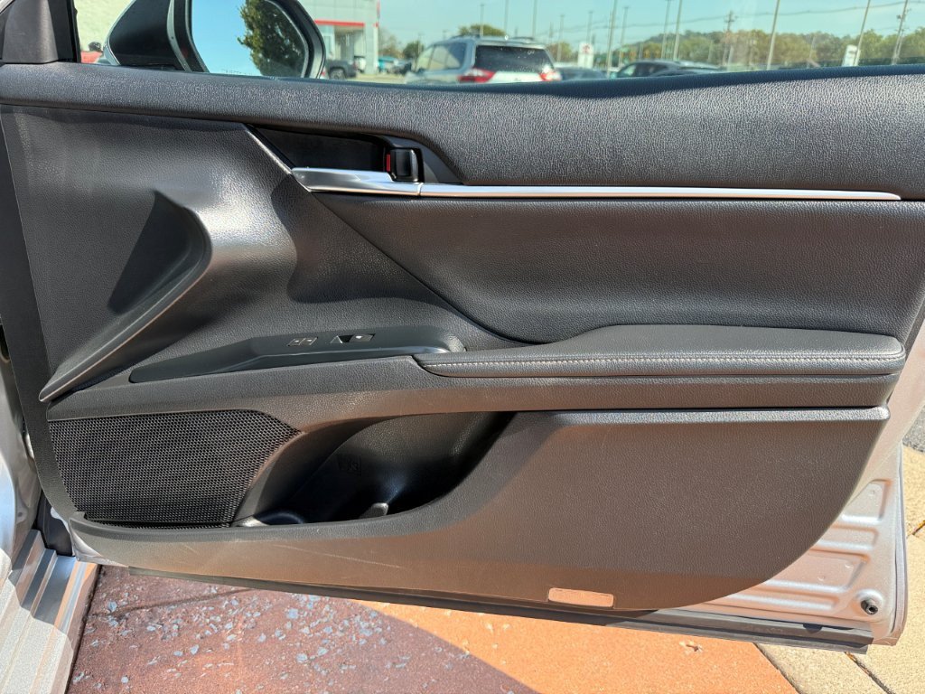 Used 2020 Toyota Camry XSE FWD image 19