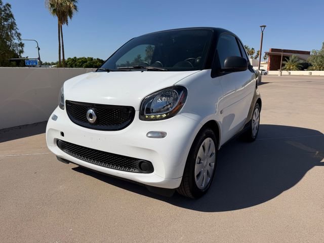 Used 2016 smart fortwo pure RWD image 3