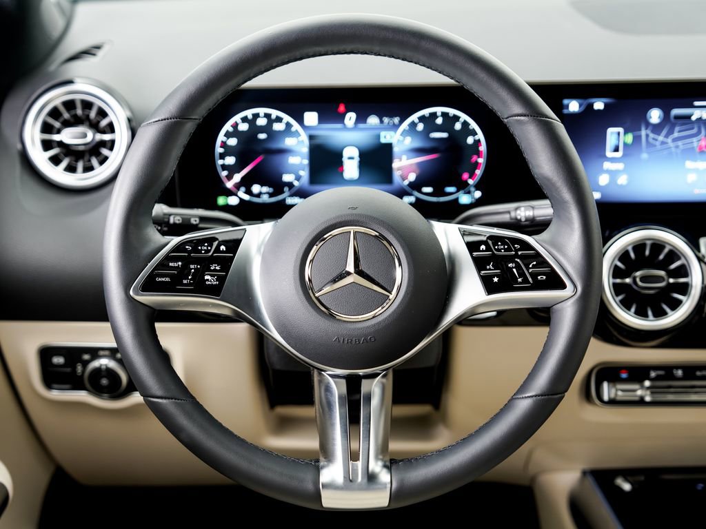 Used 2025 Mercedes-Benz GLA 250 4MATIC image 21