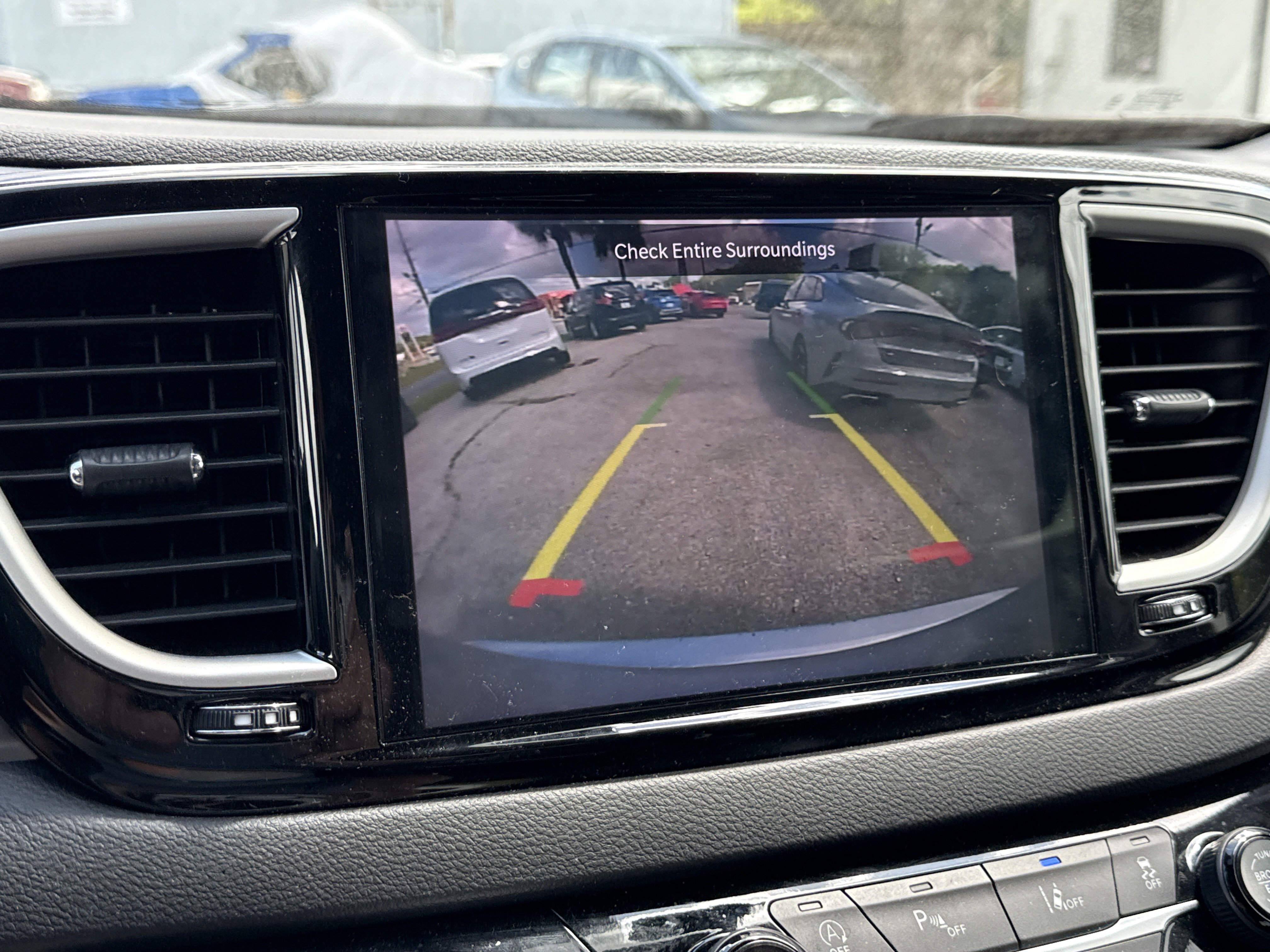 Used 2024 Chrysler Pacifica Touring-L image 19