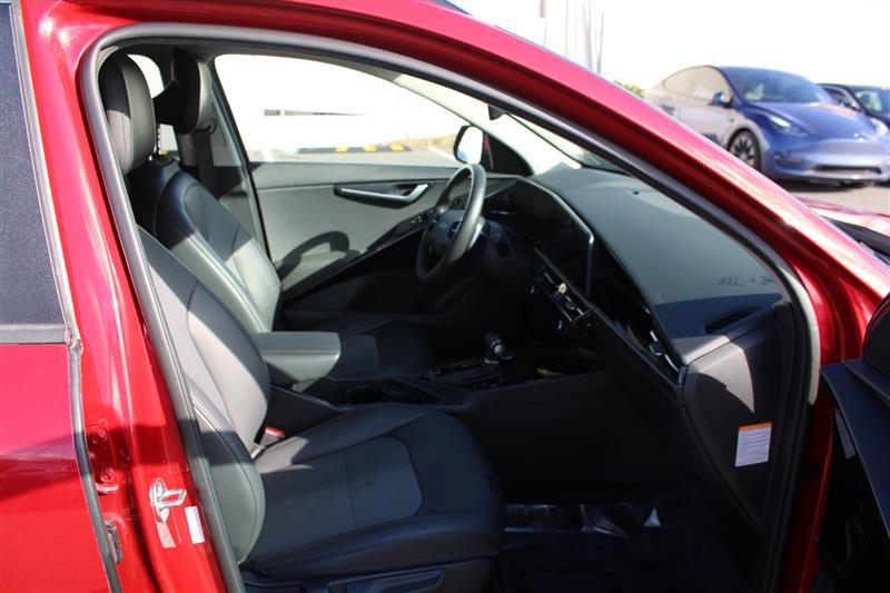 Used 2023 Kia Niro EX image 12