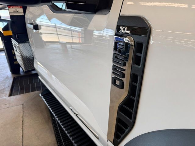 New 2026 Ford F550 4x4 Regular Cab Super Duty image 9
