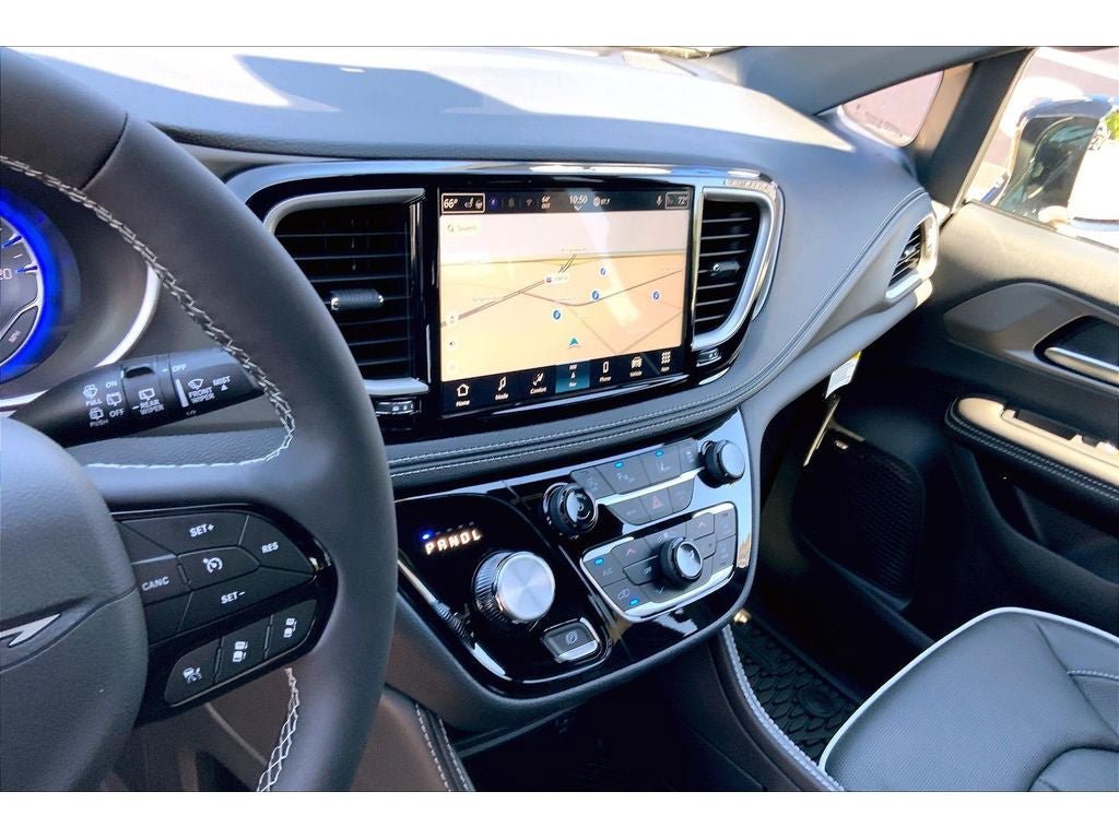 New 2027 Chrysler Pacifica Limited AWD/4WD image 8