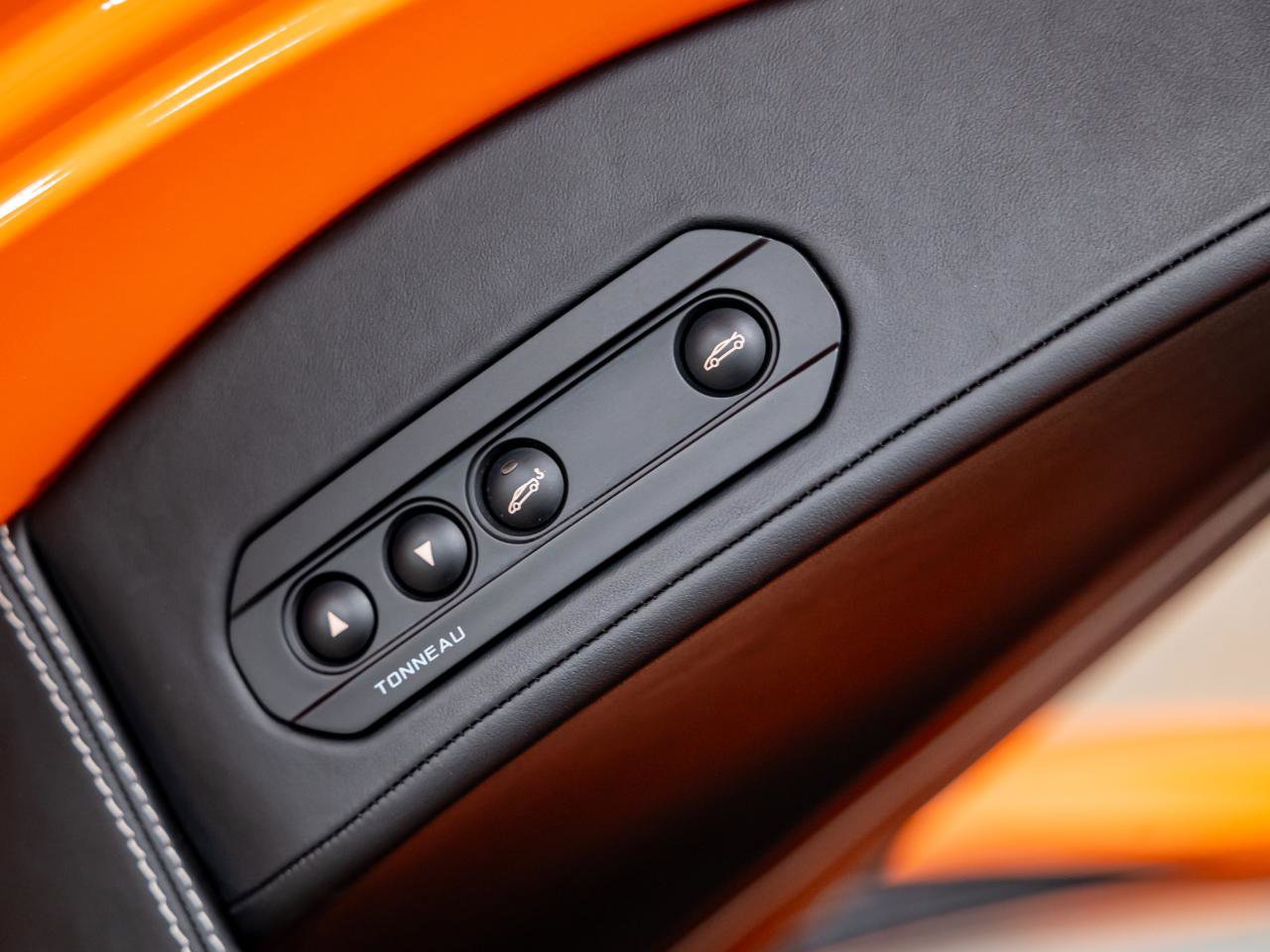 Used 2015 McLaren 650S Spider image 39