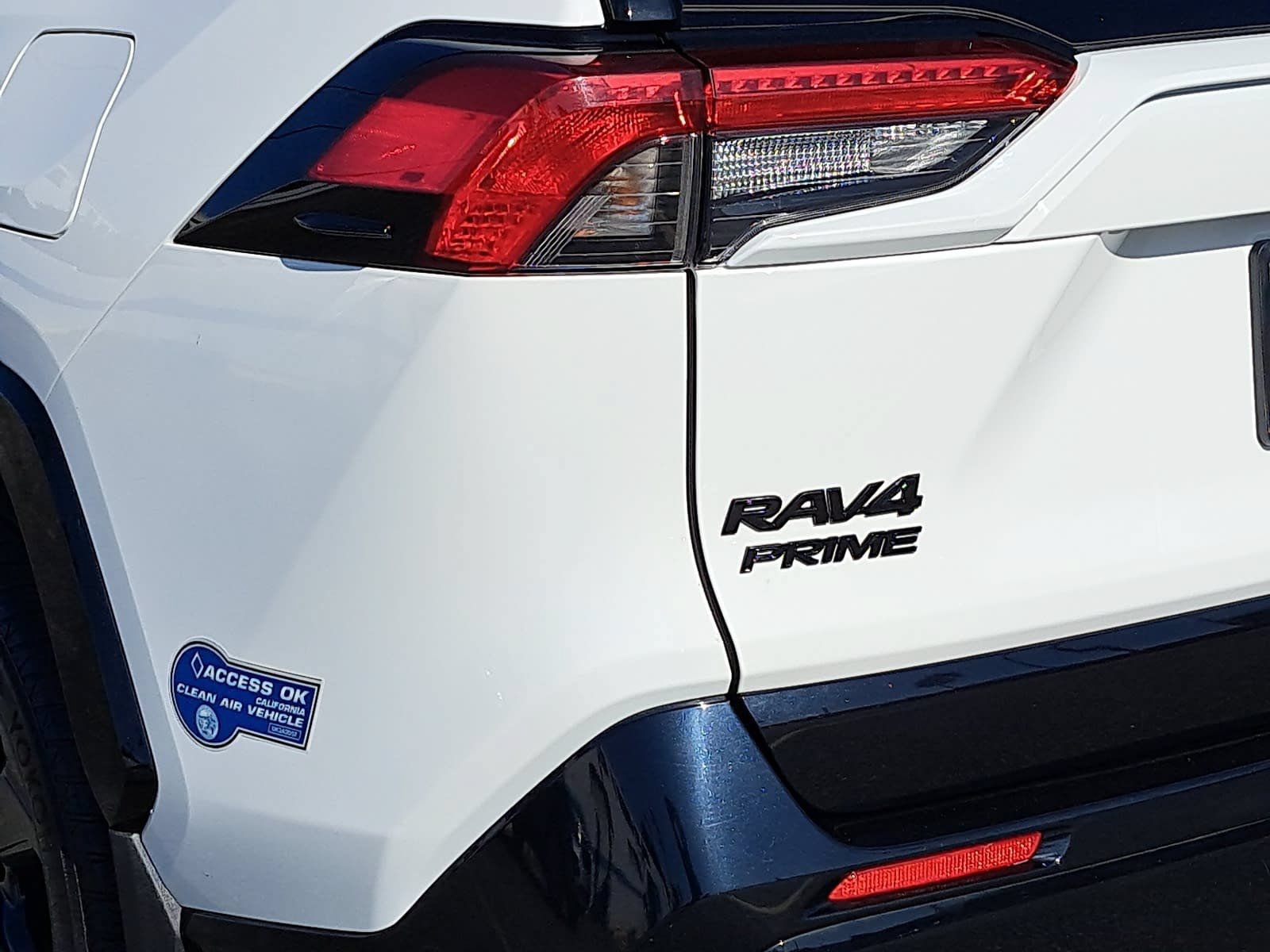 Used 2021 Toyota RAV4 SE w/ Weather & Moonroof Package AWD/4WD image 37