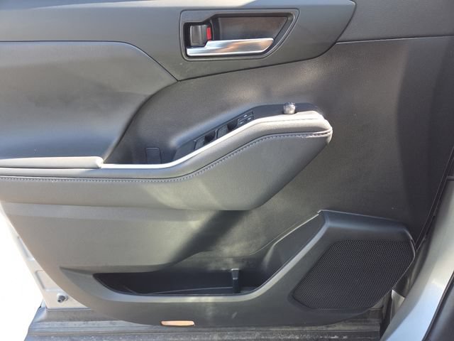Used 2022 Toyota Highlander XLE AWD/4WD image 35