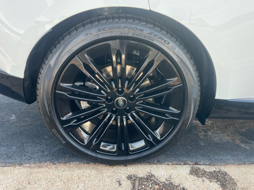 Certified 2024 Land Rover Range Rover SE AWD/4WD image 23