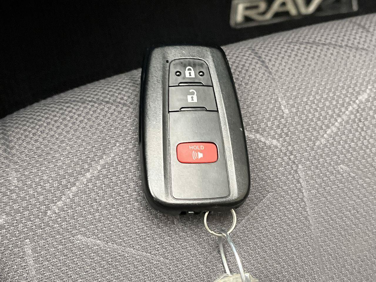 Used 2022 Toyota RAV4 XLE w/ XLE Grade Weather Package AWD/4WD image 25