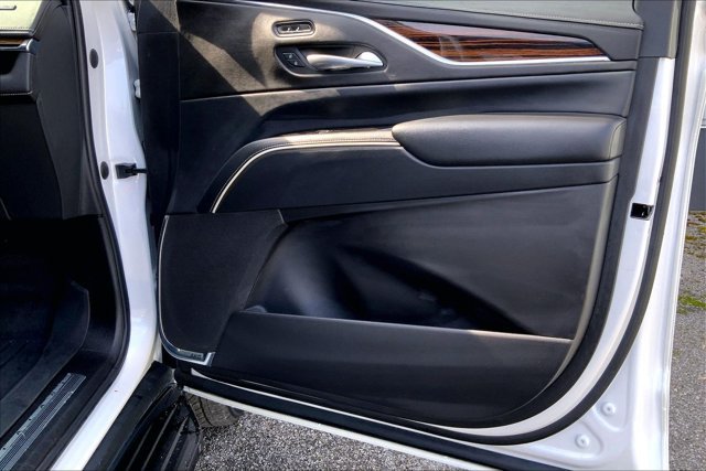 Used 2022 Cadillac Escalade Luxury AWD/4WD image 23