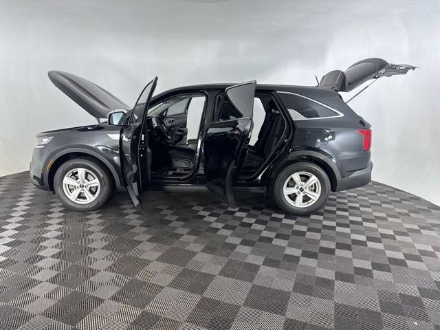 Used 2021 Kia Sorento LX FWD image 11