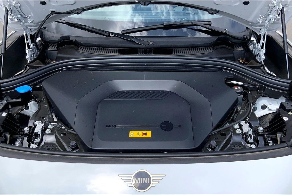 Certified 2025 MINI Cooper Countryman SE w/ Comfort Package Max image 11