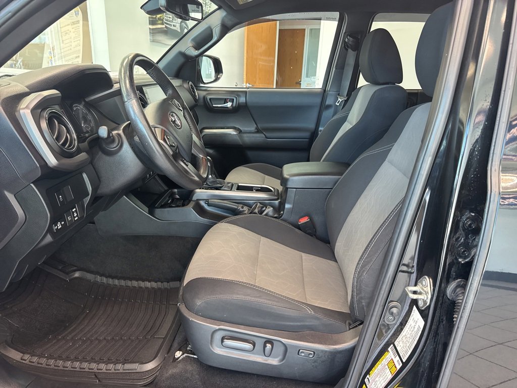 Used 2020 Toyota Tacoma TRD Off-Road image 11