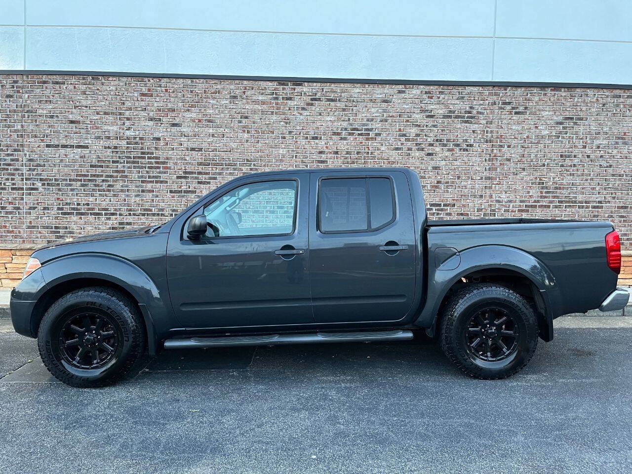 Used 2014 Nissan Frontier SV RWD image 2