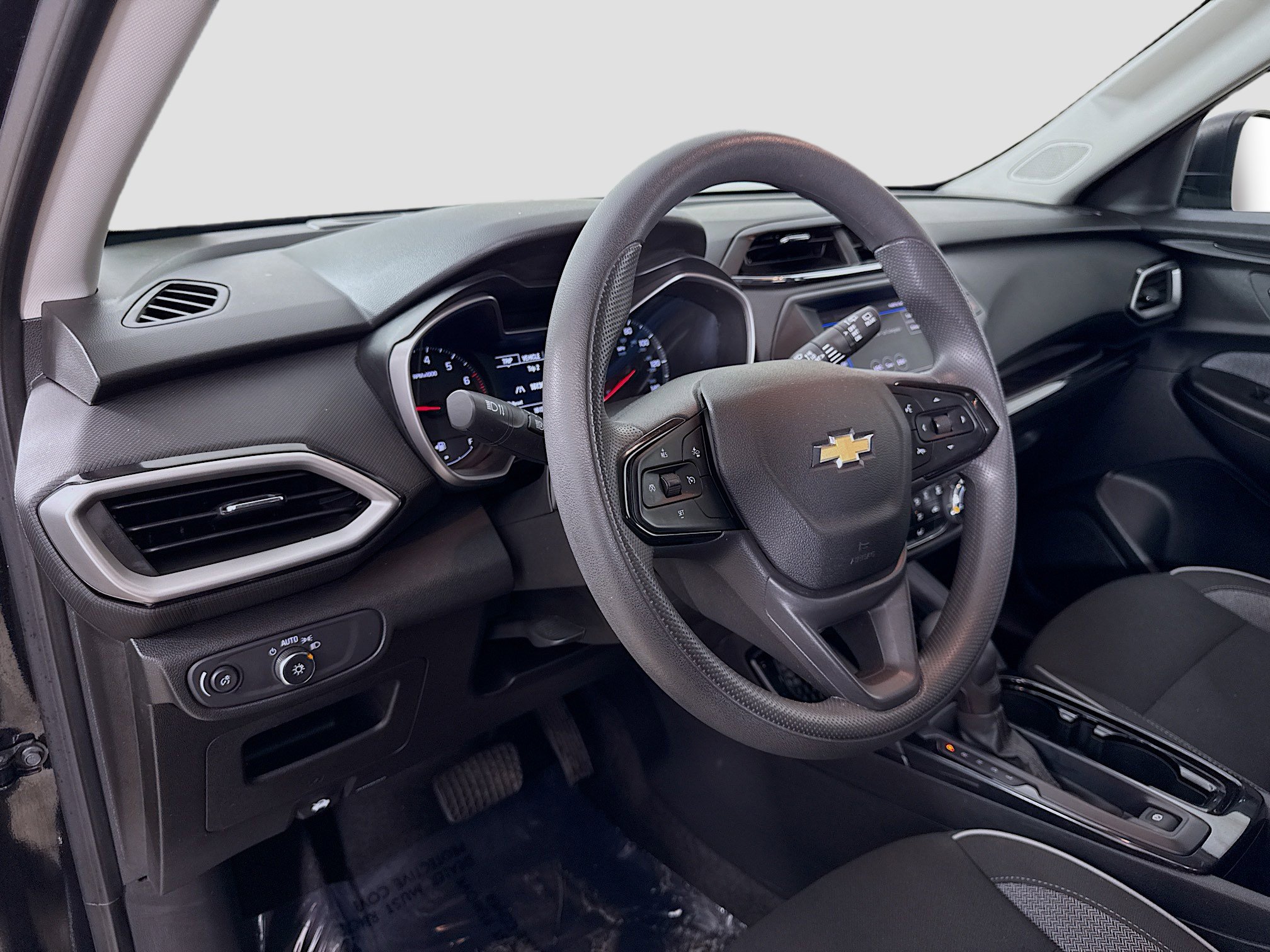 Used 2023 Chevrolet TrailBlazer LS FWD image 9