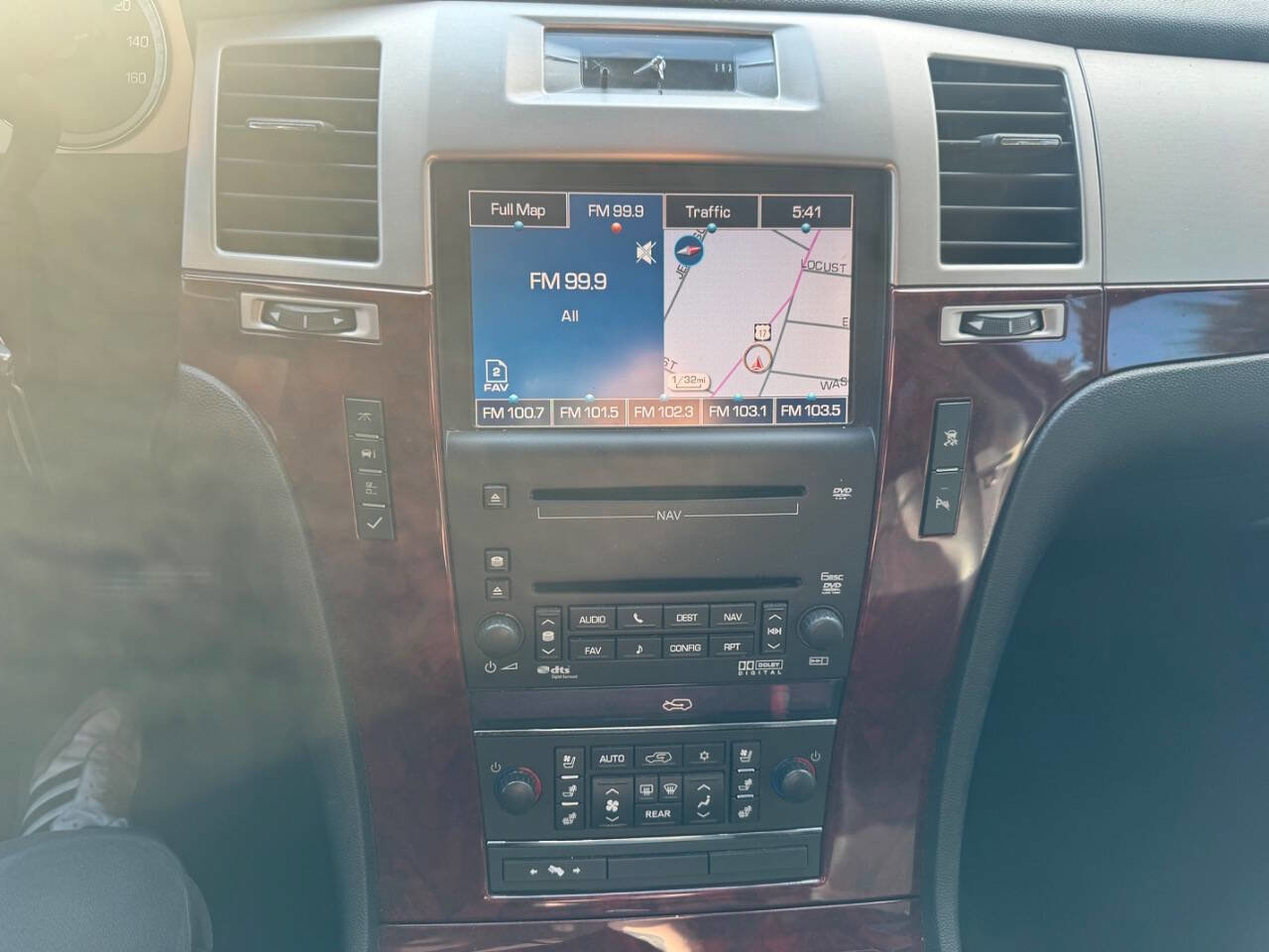 Used 2010 Cadillac Escalade 2WD image 14