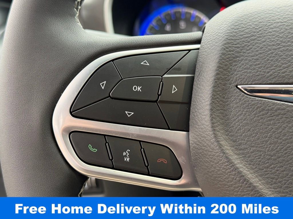 Used 2026 Chrysler Pacifica Select image 23