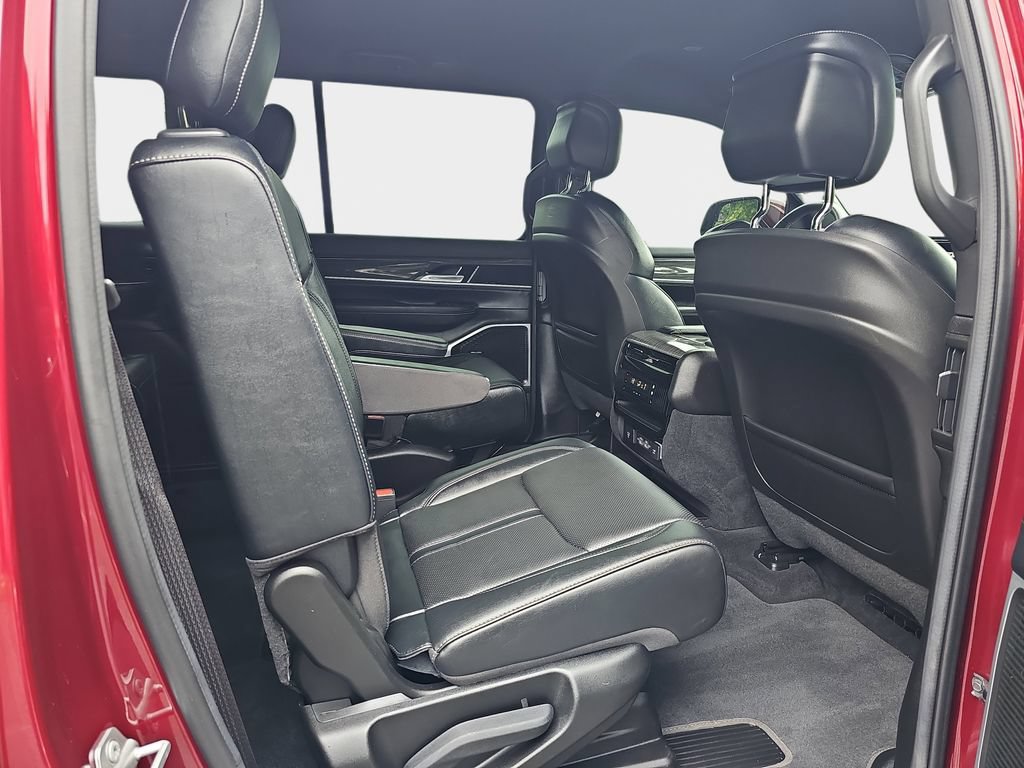 Used 2022 Jeep Wagoneer Series III w/ Flexible Seating Group AWD/4WD image 12
