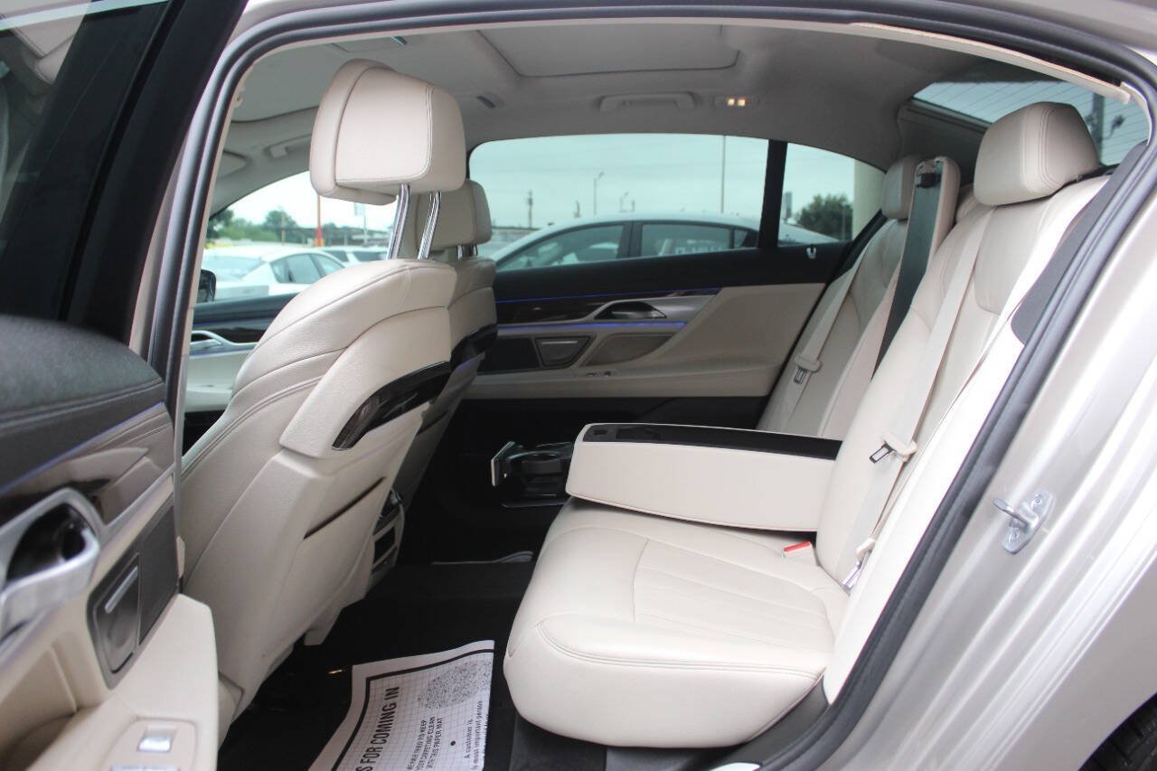 Used 2022 BMW 740i xDrive AWD/4WD image 14