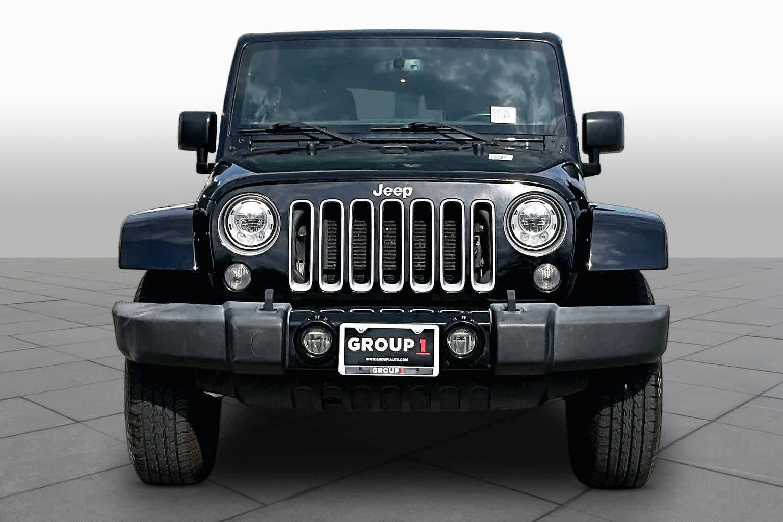 Used 2017 Jeep Wrangler Unlimited Sahara AWD/4WD image 4
