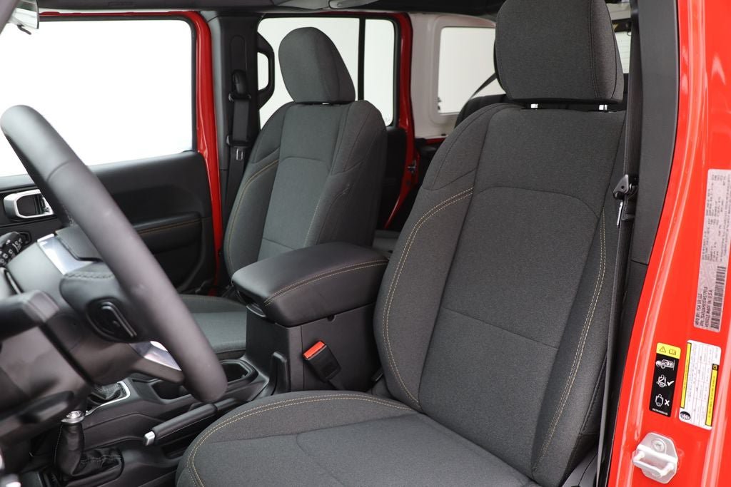 Used 2025 Jeep Wrangler Unlimited Sahara AWD/4WD image 16