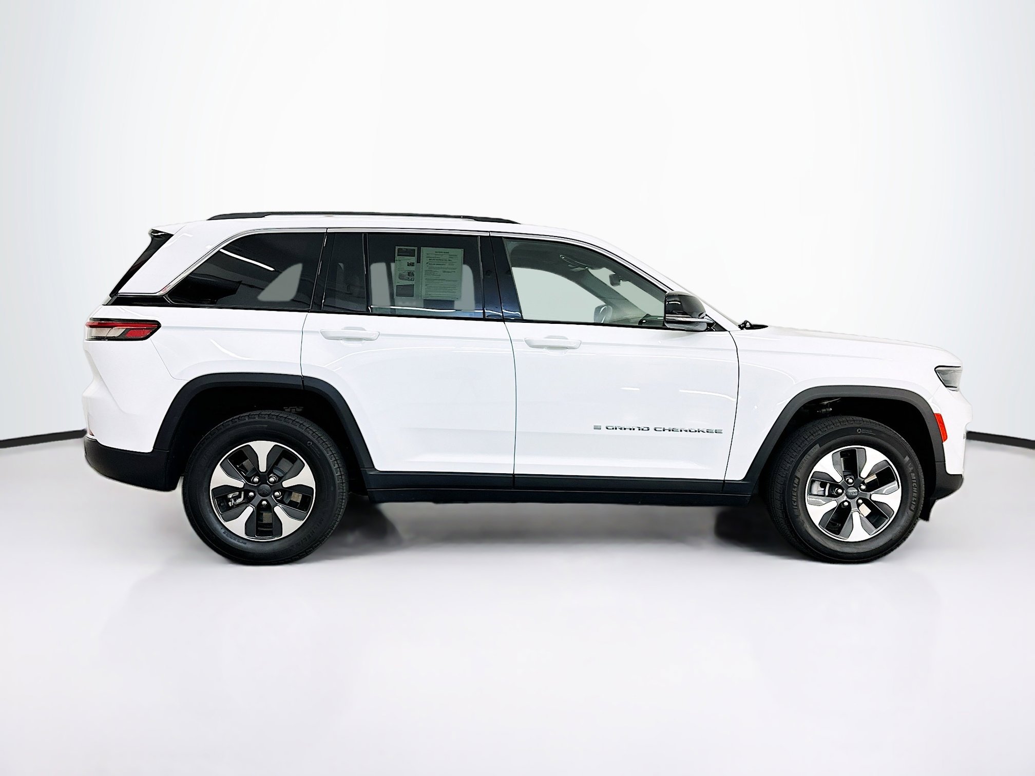 Used 2023 Jeep Grand Cherokee 4WD 4xe image 10