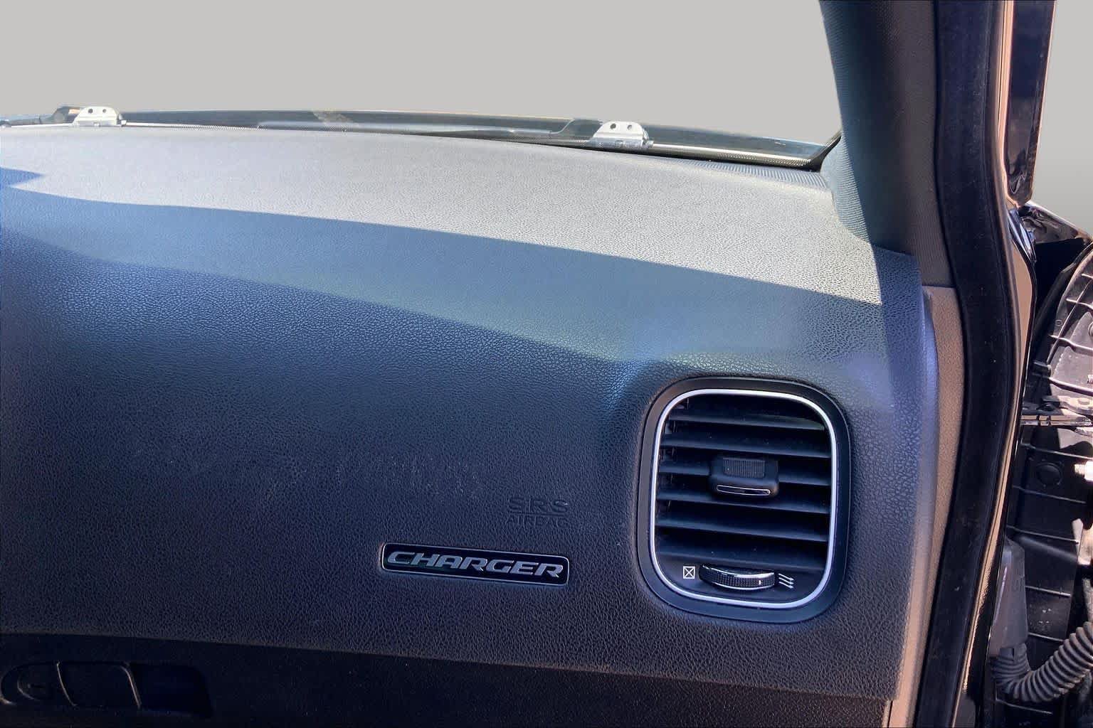 Used 2022 Dodge Charger SXT RWD image 19