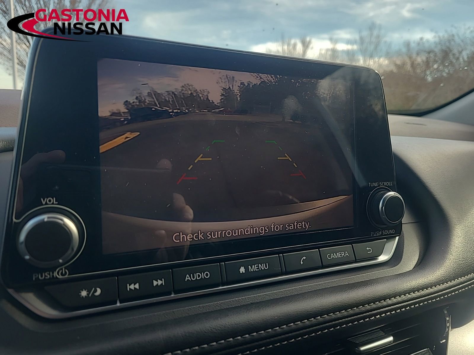 Used 2022 Nissan Rogue SV image 39