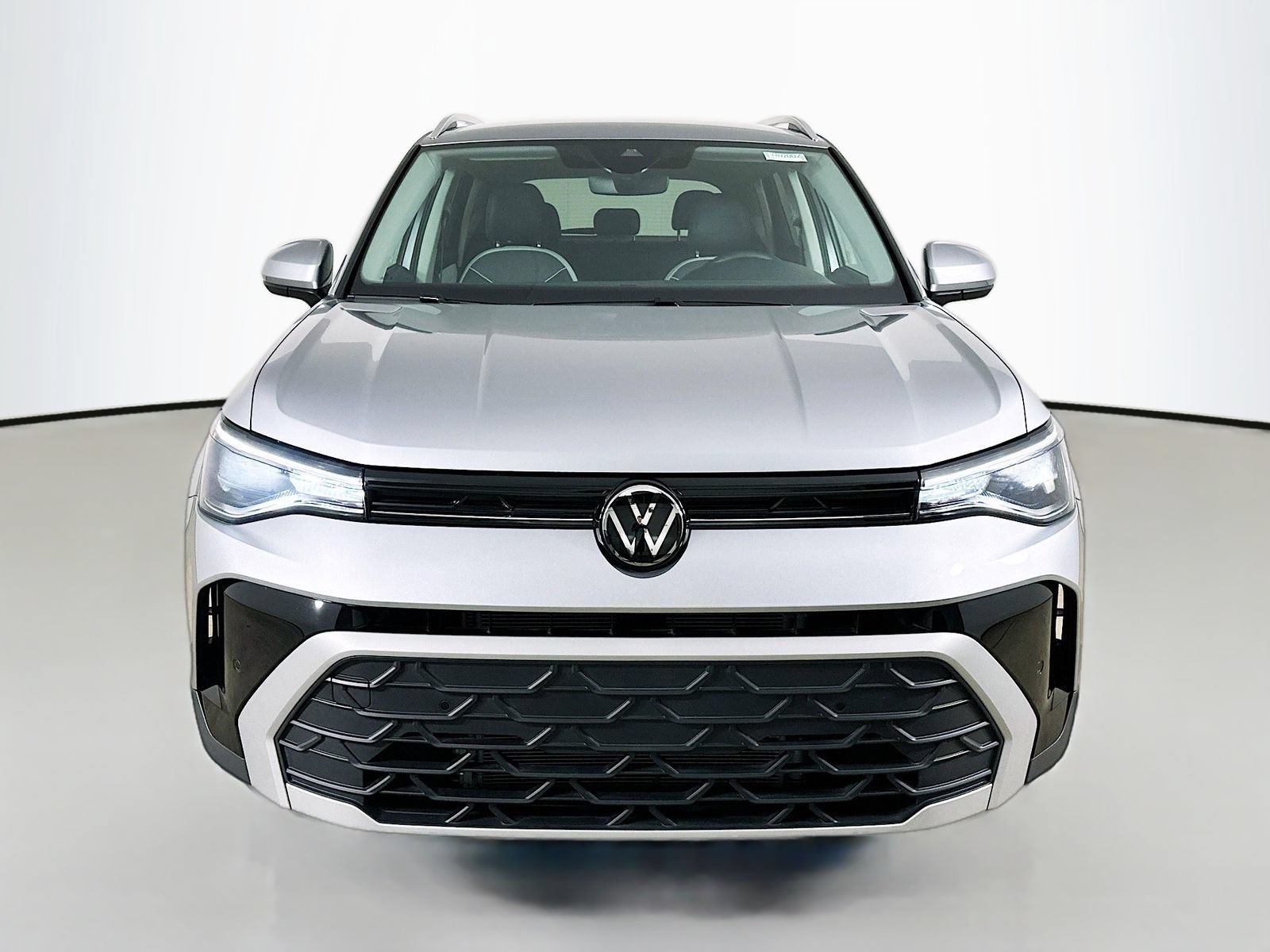 Used 2025 Volkswagen Taos SE FWD image 2