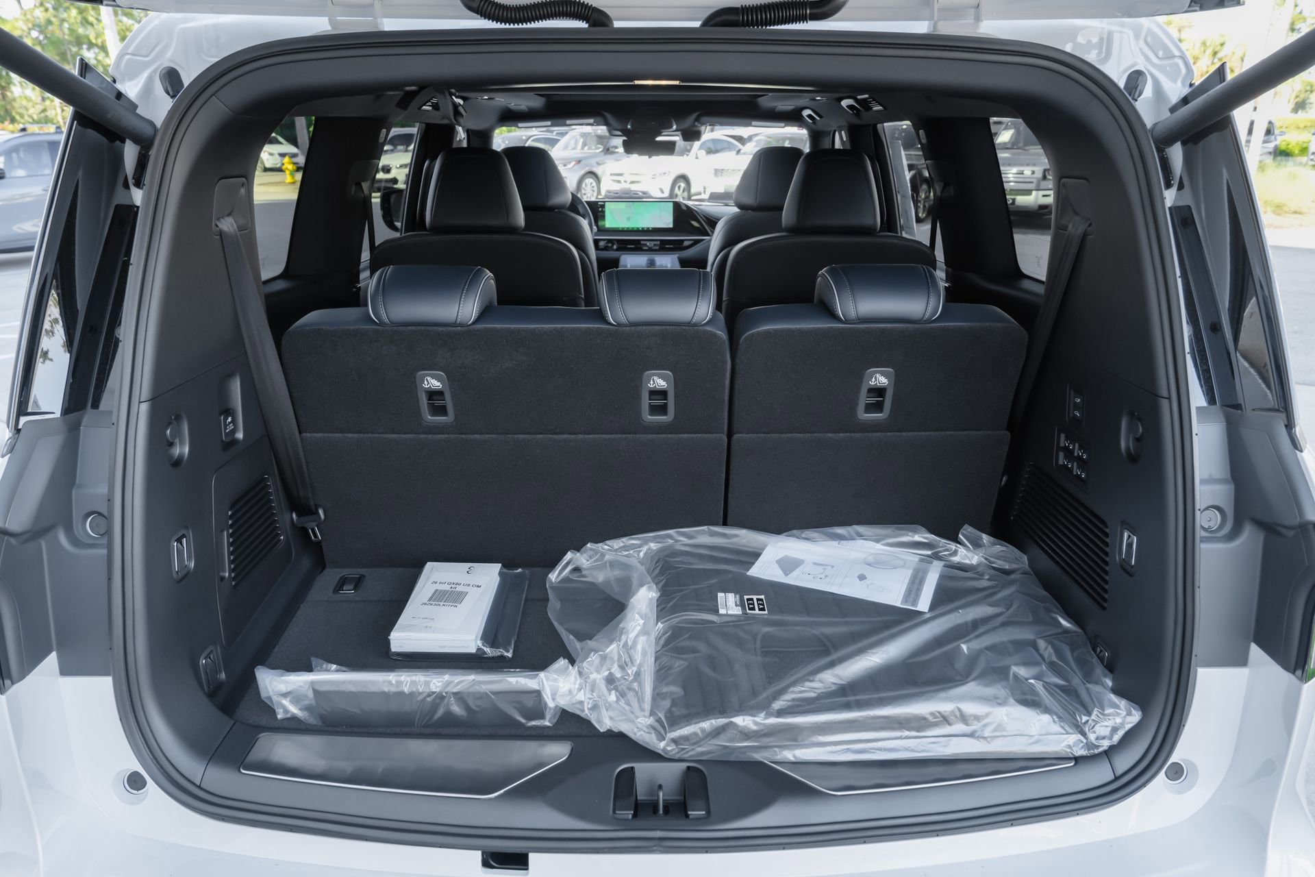 New 2026 INFINITI QX80 4WD w/ Sport Exterior Package image 33