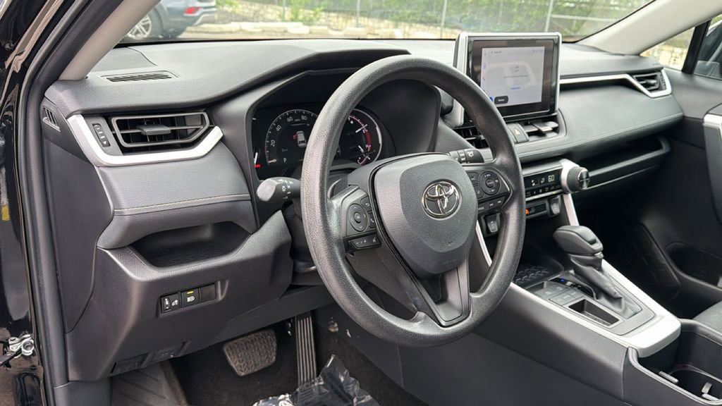 Certified 2025 Toyota RAV4 XLE FWD image 22