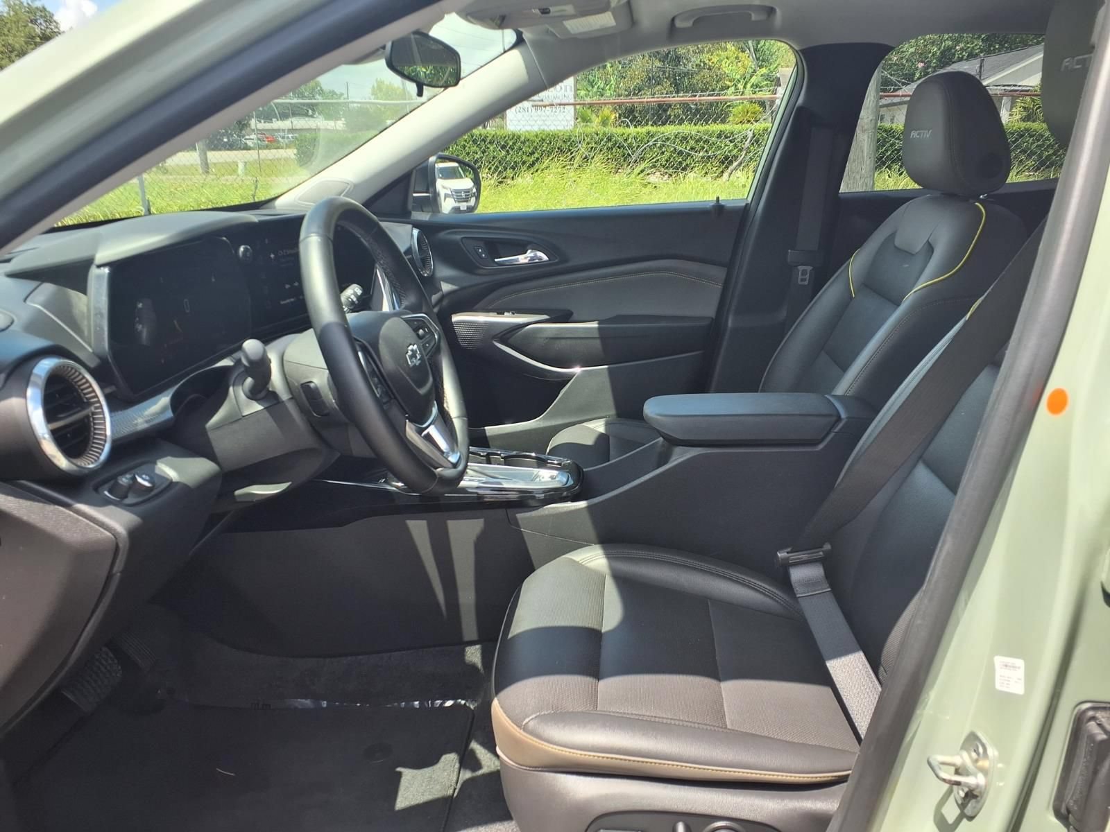 Used 2025 Chevrolet Trax ACTIV w/ Sunroof Package FWD image 17