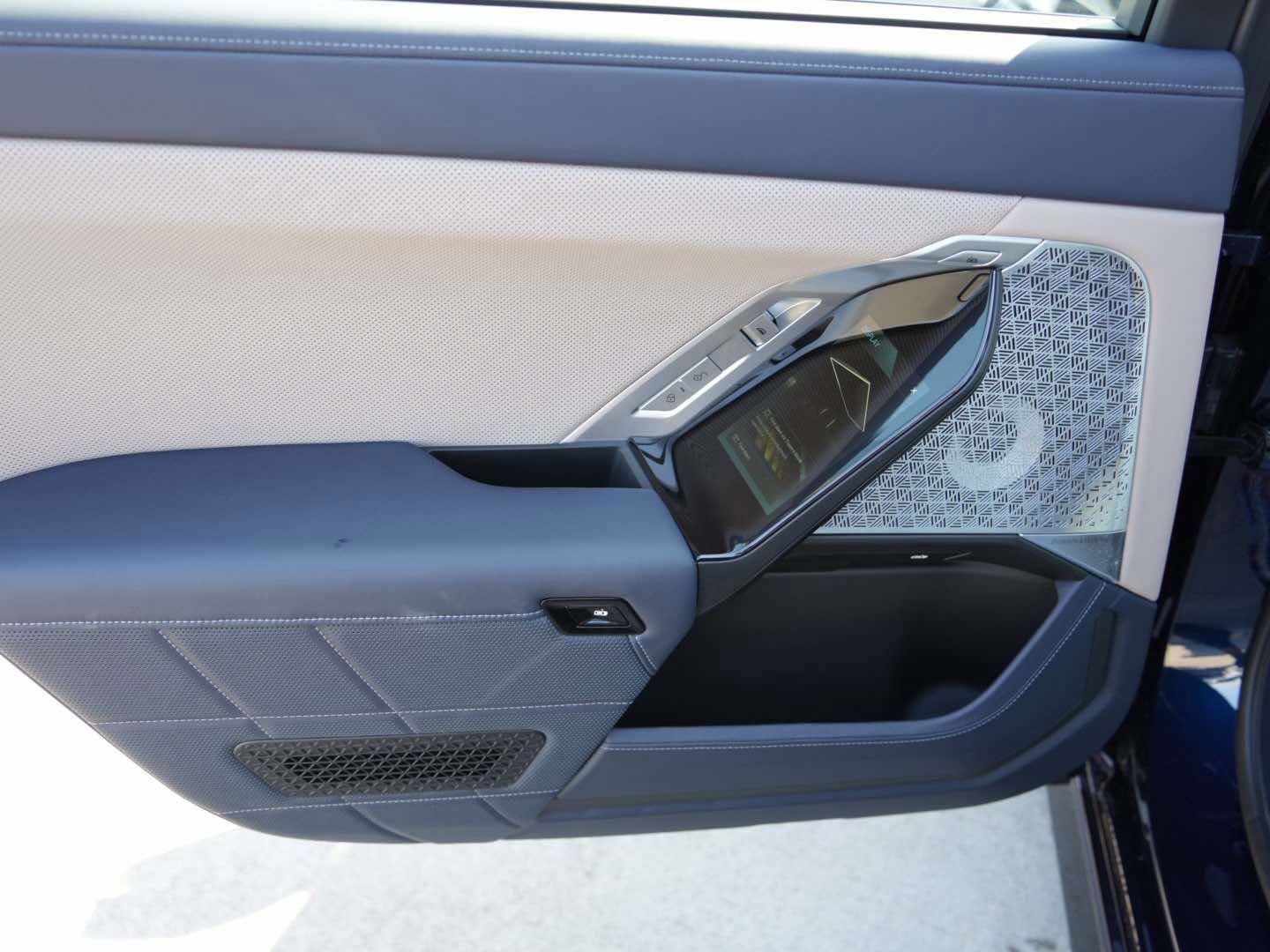 Used 2025 BMW i7 M70 image 9