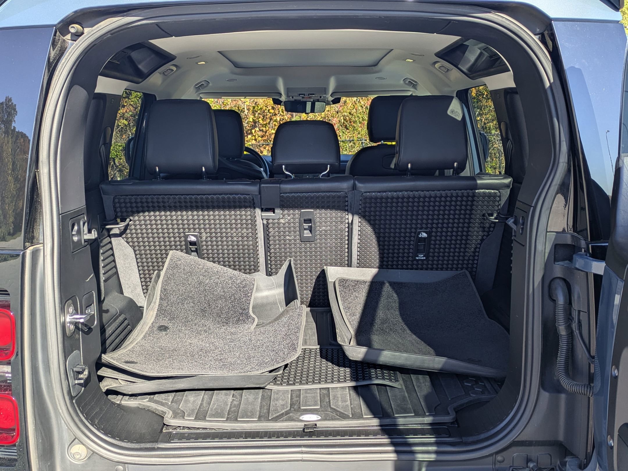 Used 2020 Land Rover Defender 110 SE image 27