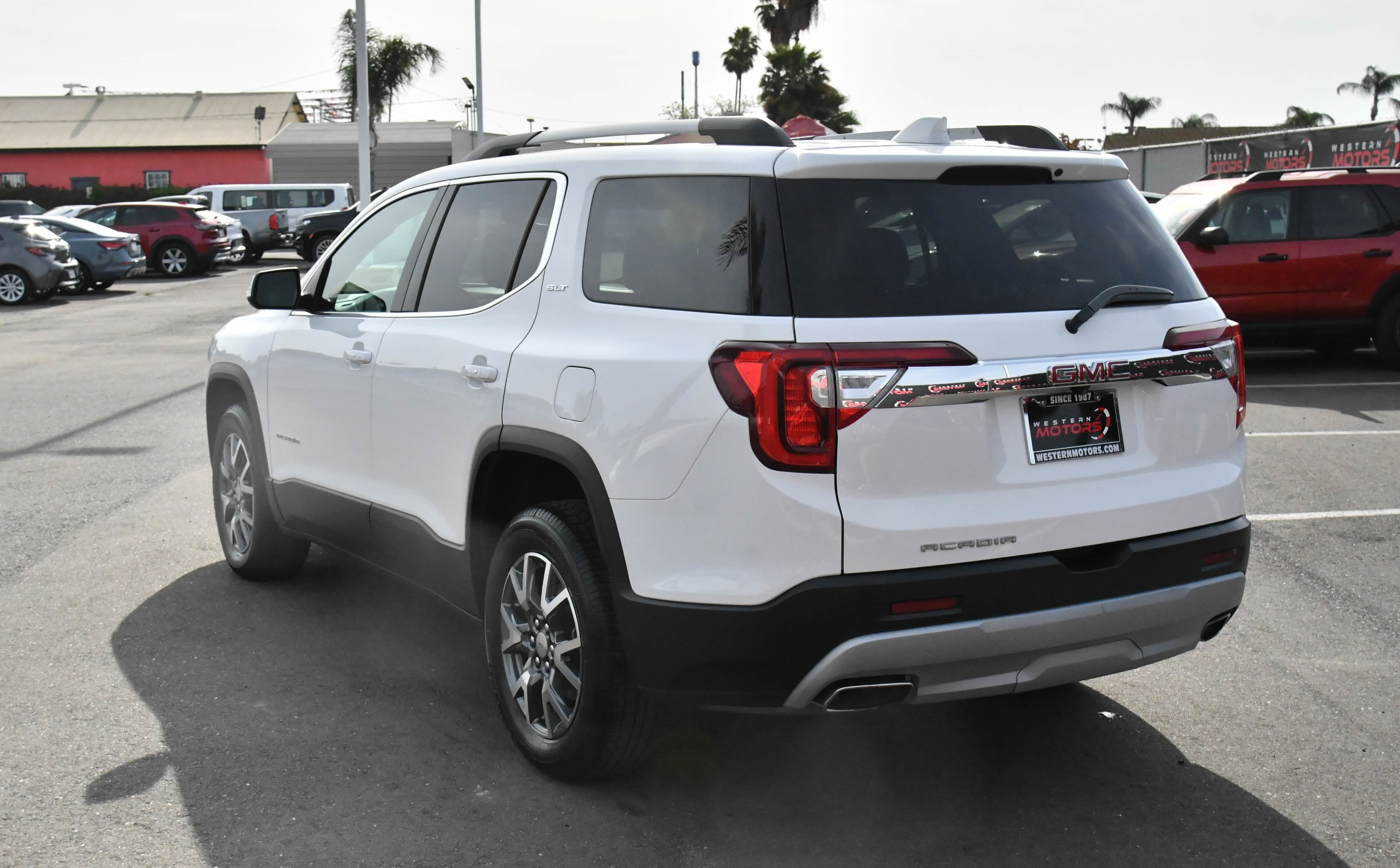 Used 2023 GMC Acadia SLT image 6