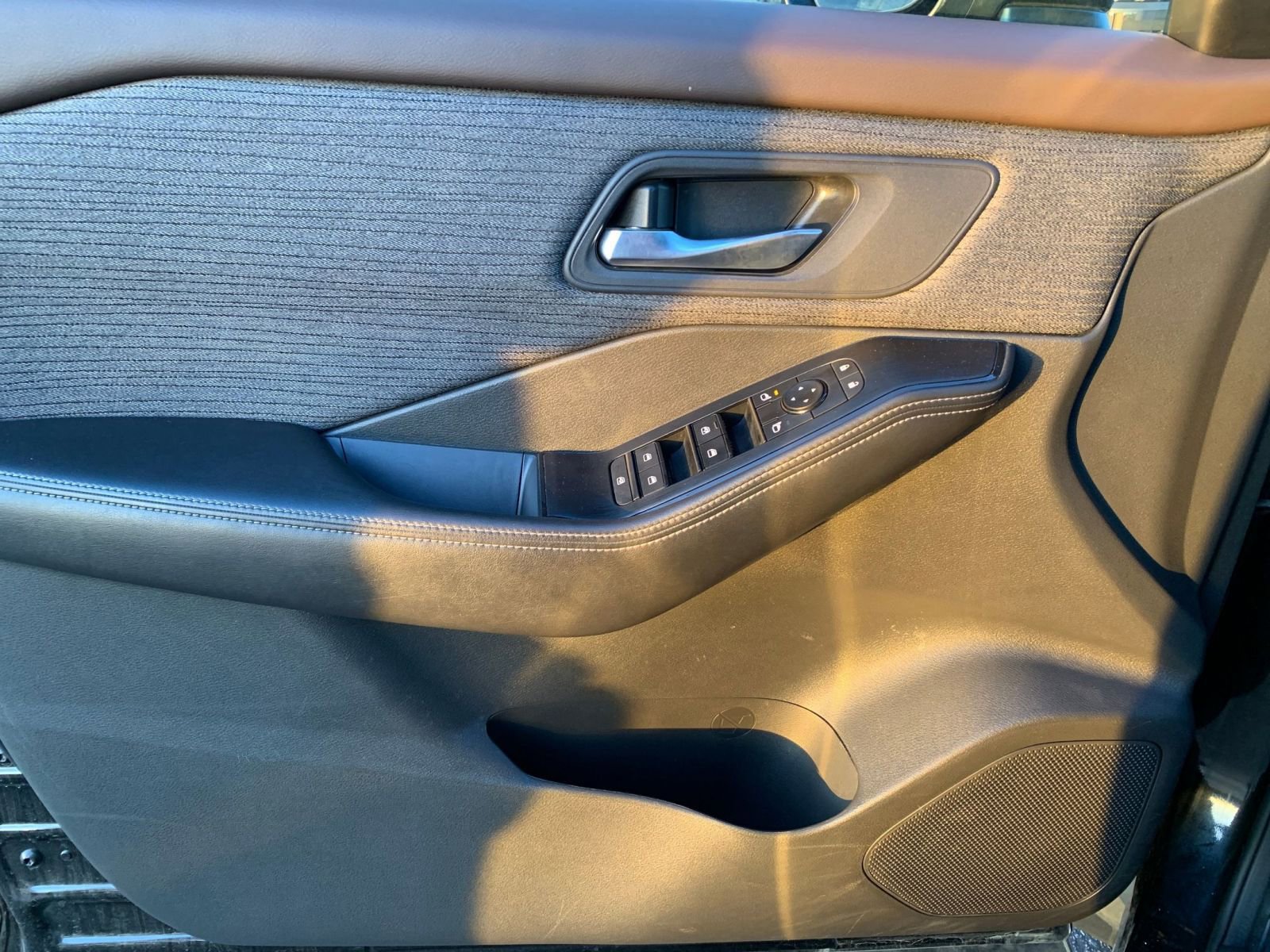 Used 2022 Nissan Rogue SV image 20